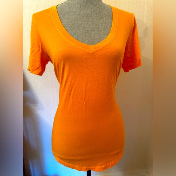 Babaton Tops - ARITZIA PEACH V NECK SIZE : MEDIUM